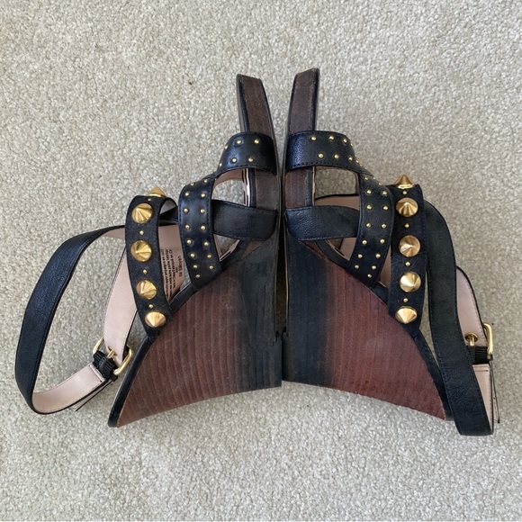 “RACHEL Rachel Roy” Sandals, wedge heel, leather straps with gold studs, Size 8 - Picture 2 of 8